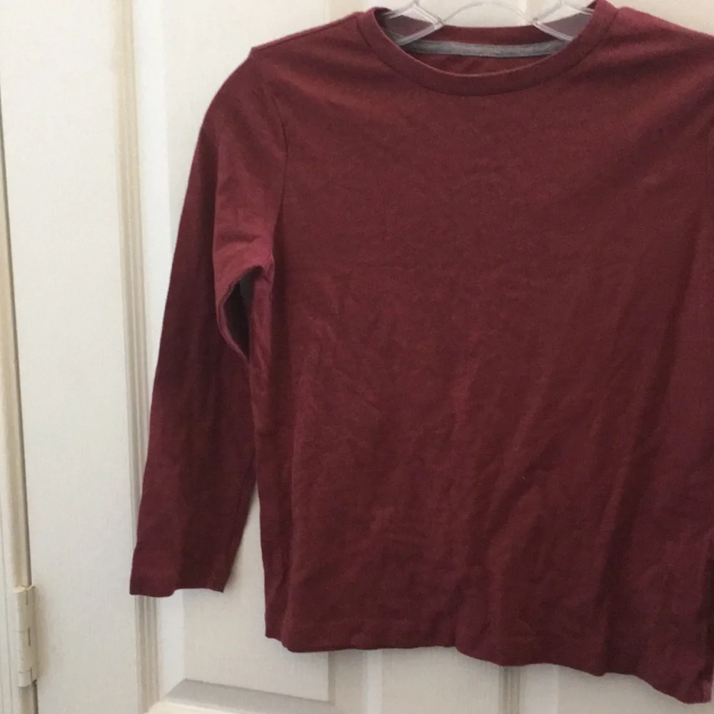 Children’s long sleeved old navy tee medium